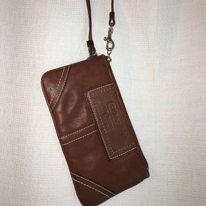 BLACK FRIDAY SALE! LEATHER COACH CLUTCH ✨