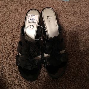 Black wedges Black wedges