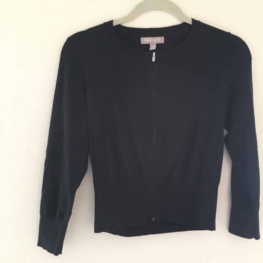 Black Zip-Up Sweater 🖤☕️