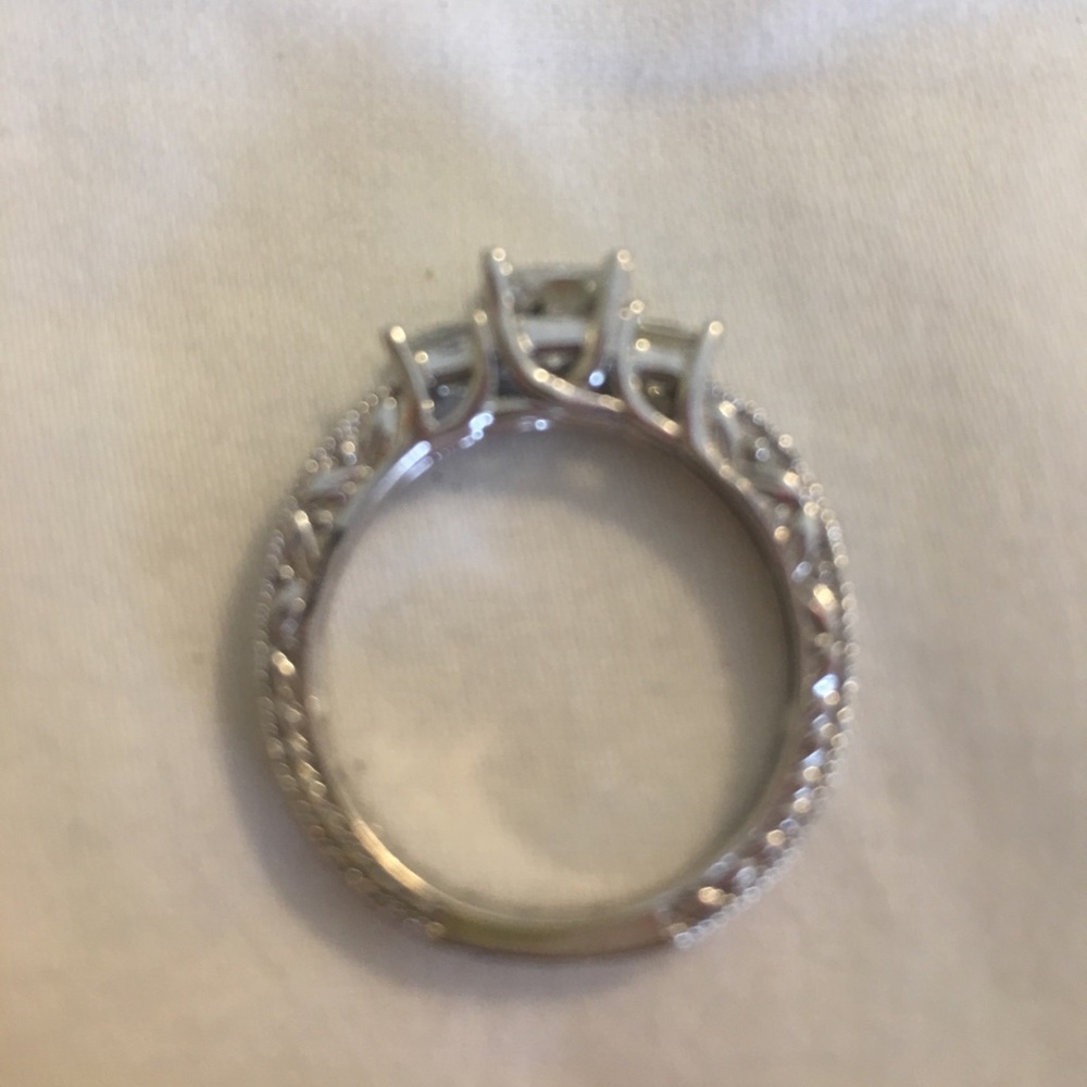 Diamond Engagement ring - Princess cut