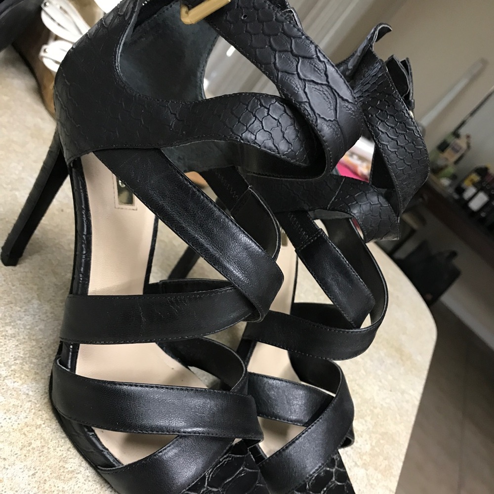 Guess high heel shoes