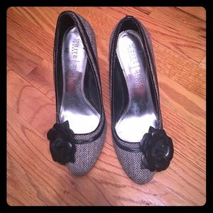 Super cute herring bone pattern heels