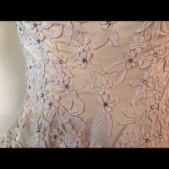 Wedding gown - Picture 4 of 8