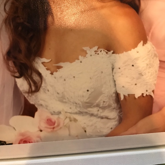 Wedding gown - Picture 7 of 8