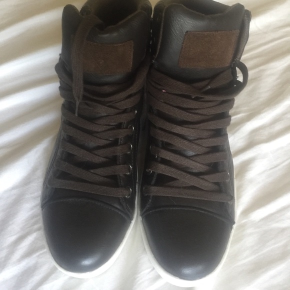 Guess Sneaker, Men's, Sz 10 - Picture 1 of 7