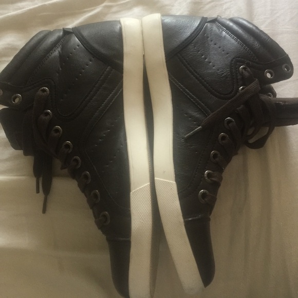 Guess Sneaker, Men's, Sz 10 - Picture 7 of 7