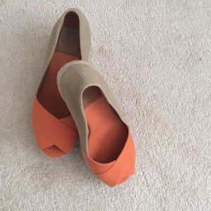 Tory Burch wedge shoe size 8 Tory Burch wedge shoe size 8