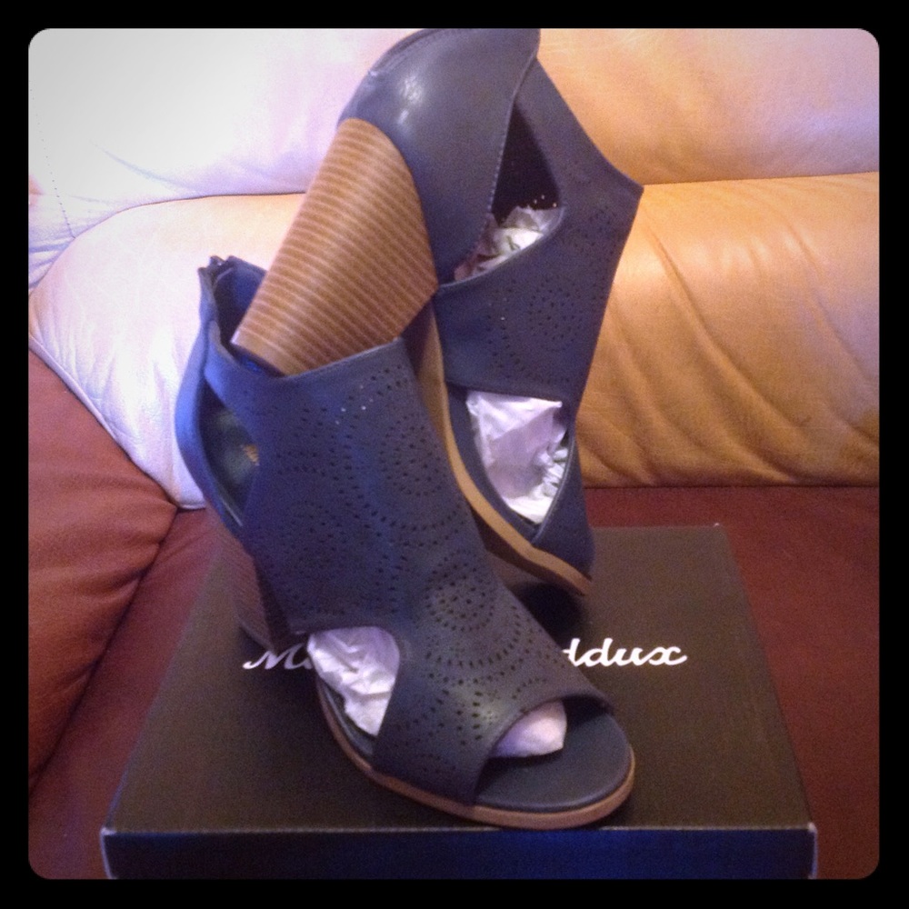 Ladies shoes