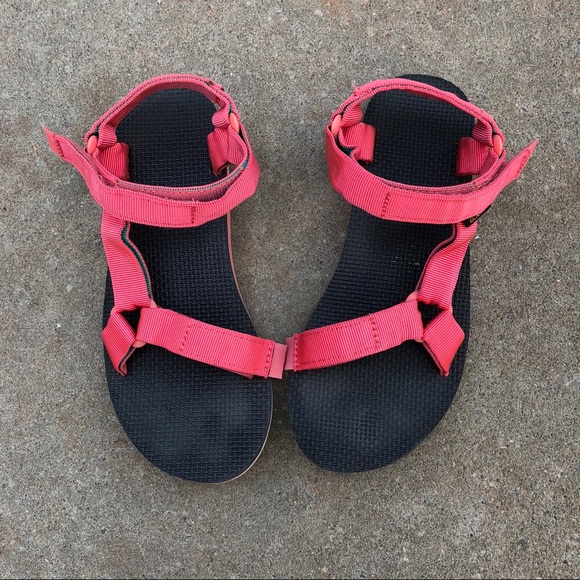 coral tevas