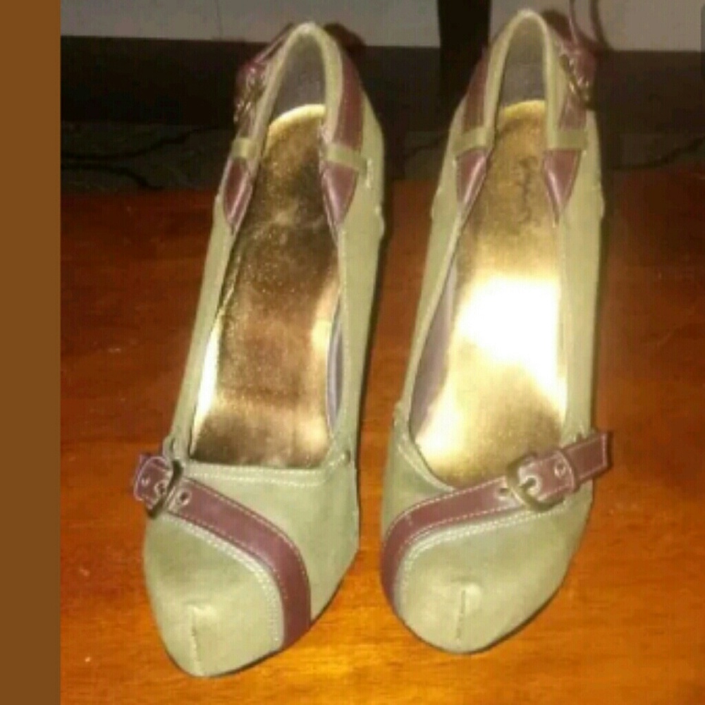 Cupid army green heels 7.5 size