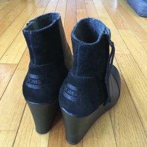 TOMS Desert Wedge Bootie Black Suede