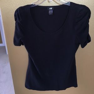 H&M T-shirt with Ruched Sleeves! H&M T-shirt with Ruched Sleeves!