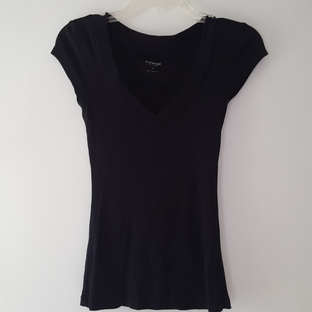 Short sleeve v-neck tee