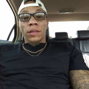 Meet your Posher, Dominique