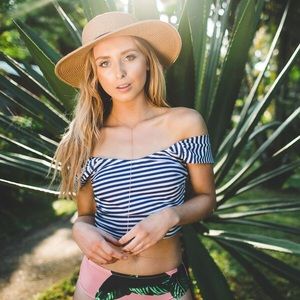 Albion fit. Pana stripe crop top