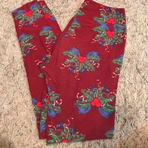 Holly bow Christmas LuLaRoe OS leggings