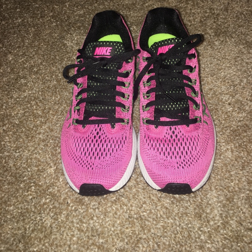 7.5 Nike running shoes