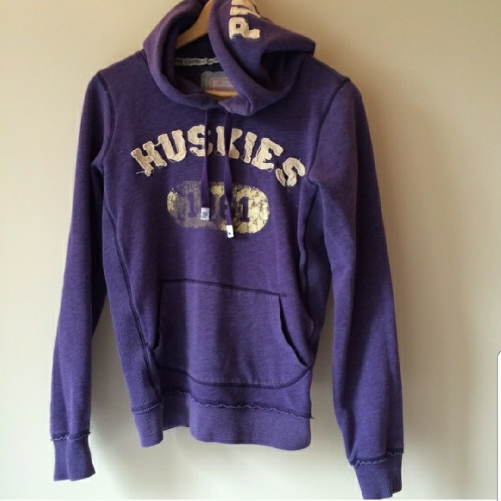 University of Washington huskies VS Pink hoodie UW