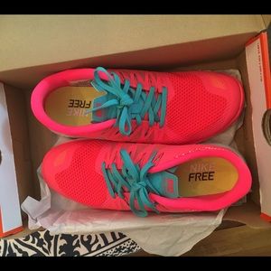Nike 5.0 free runs size 10