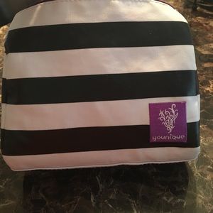 Black and White canvas makeup bag 💼