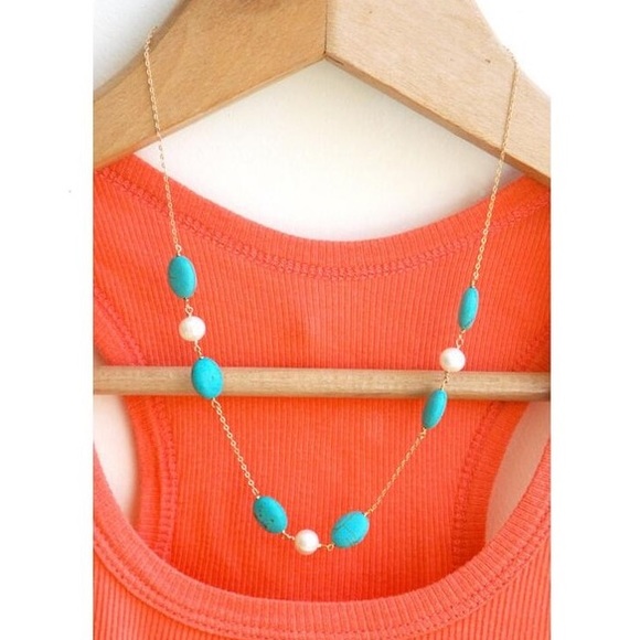 🎉3/$10🎉Blue and White Retro Necklace with Gold Chain - Picture 2 of 5