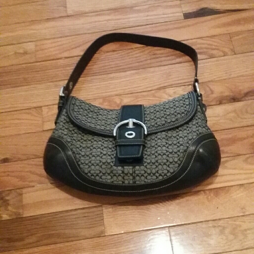 👜Coach Signature Midi Hobo Bag!👜
