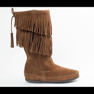 Excellent condition! Minnetonka fringe suede boots