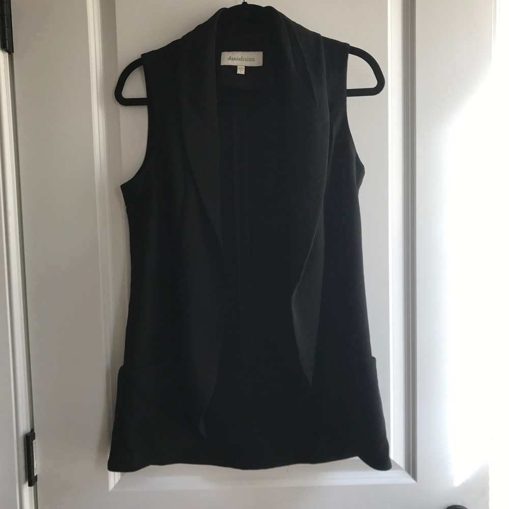 Black Sleeveless Blazer Vest with Pockets