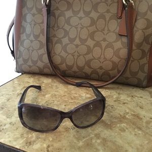 Coach sunglasses 😎 Love offers!!!