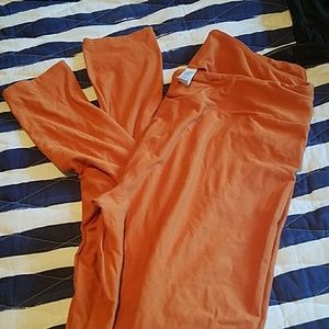 LuLaRoe Golden T&C Leggings - Perfect for Fall