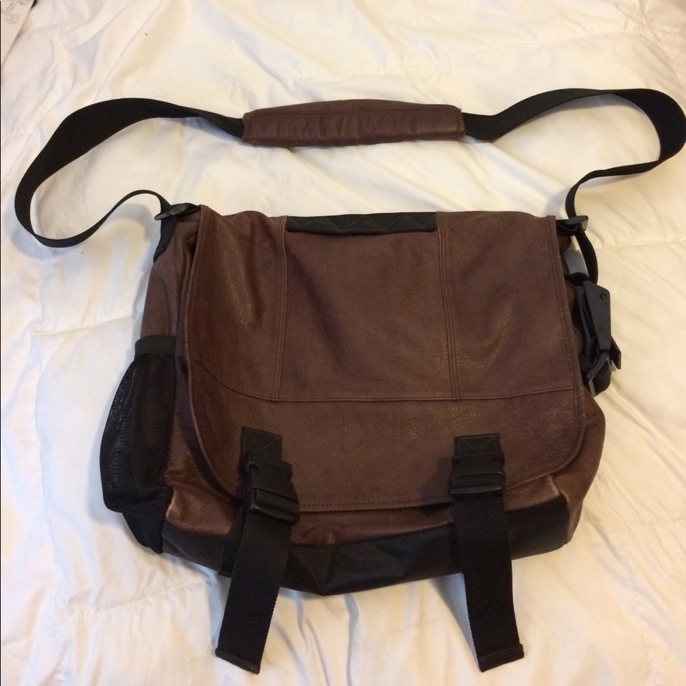 Wilson Leather Messenger Bag