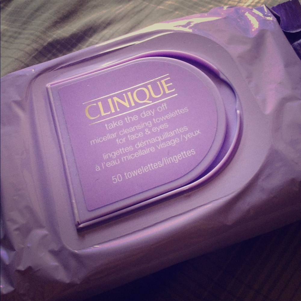 CLINIQUE TAKE THE DAY OFF MAKEUP WIPES
