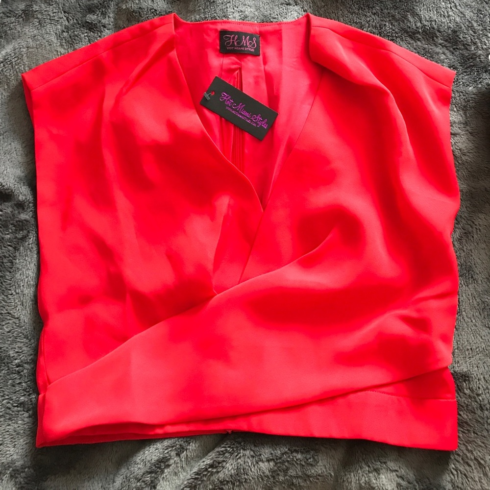 Miami Style red low-cut crop top