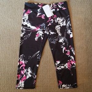 Mid Rise Capri Legging