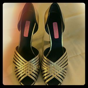 Betsey Johnson Black and Gold Heels Sz 8M