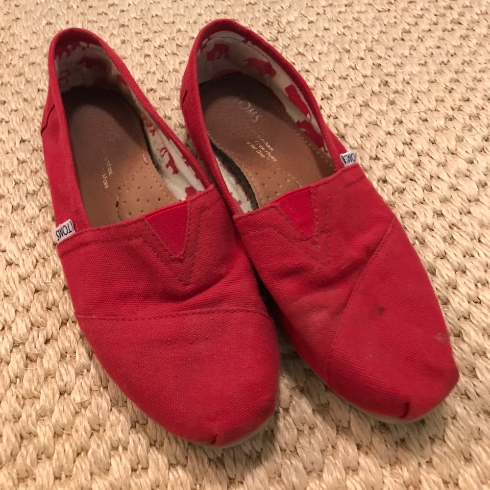TOMS red shoes sz 8. Used condition