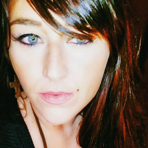 Meet your Posher, Hayley - Picture 1 of 1