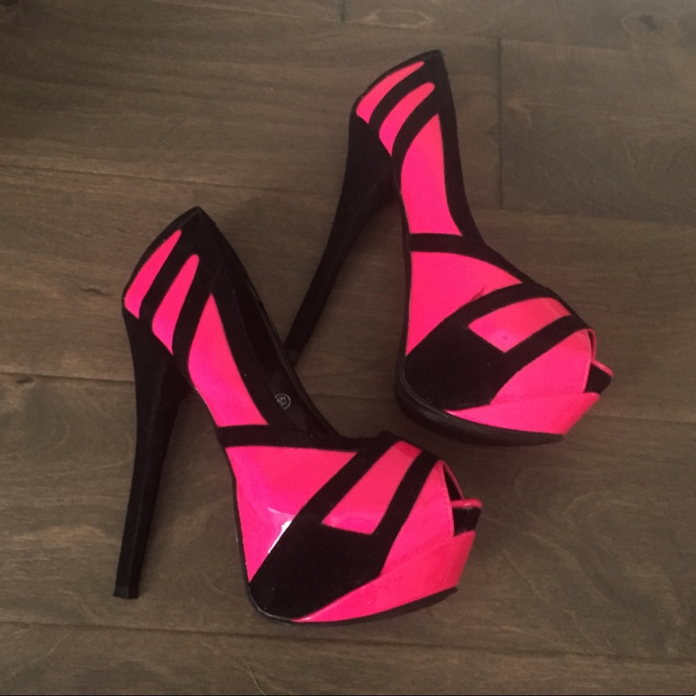 Size 6.5 Hot Pink and black 6 inch heels 💗