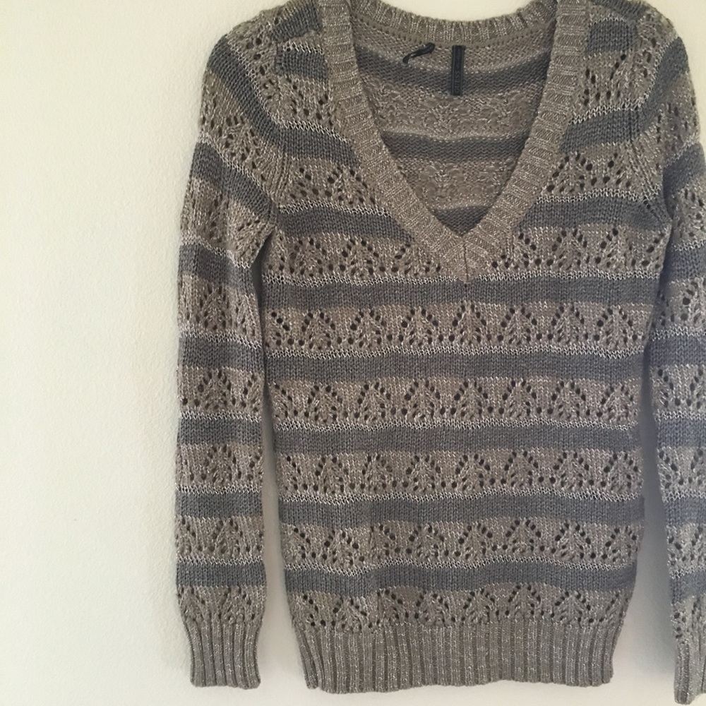 Sparkly Tan Guess V Neck Sweater 🦊