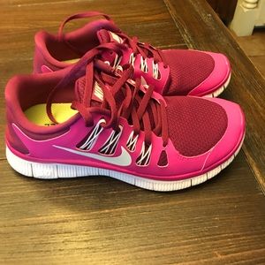Women's tennis shoes. Great condition!!