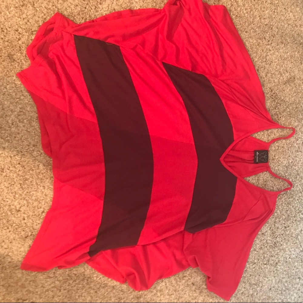 Ella miss cold shoulder top size xs.