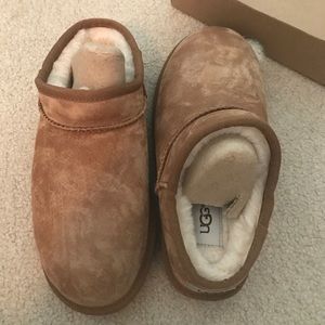 Women's UGG classic slipper, size 7, chestnut