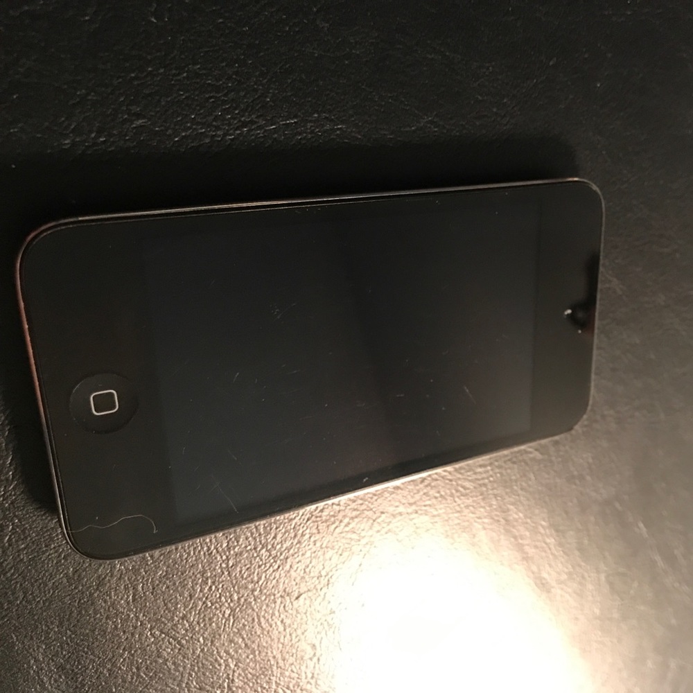 32GB iPod and workout arm band!!