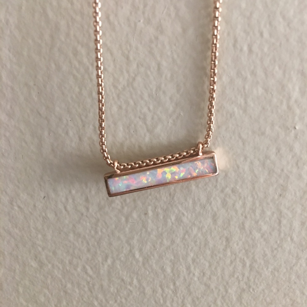 Kendra Scott necklace
