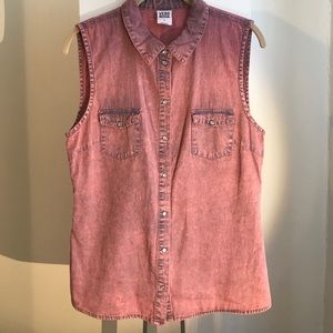Pink denim sleeveless shirt. Used. Size M.