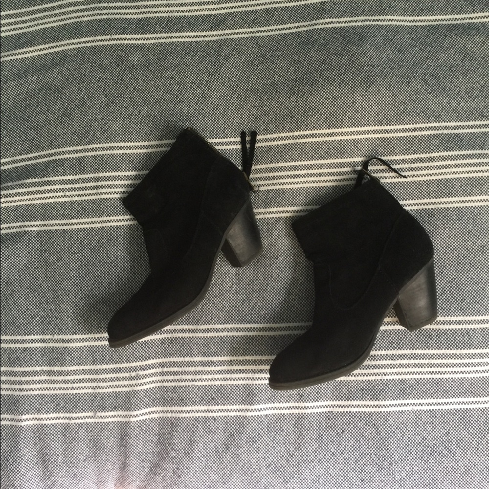 Steve Madden Booties • CLEARANCE