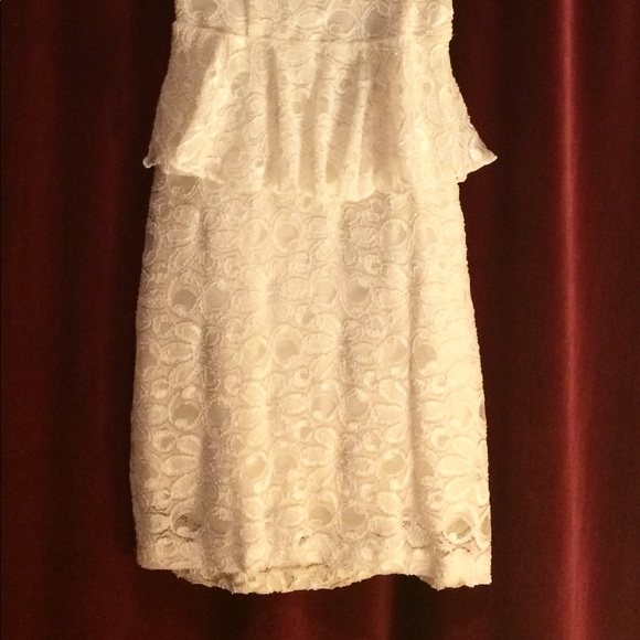 Beautiful white lace peplum dress - Picture 3 of 5