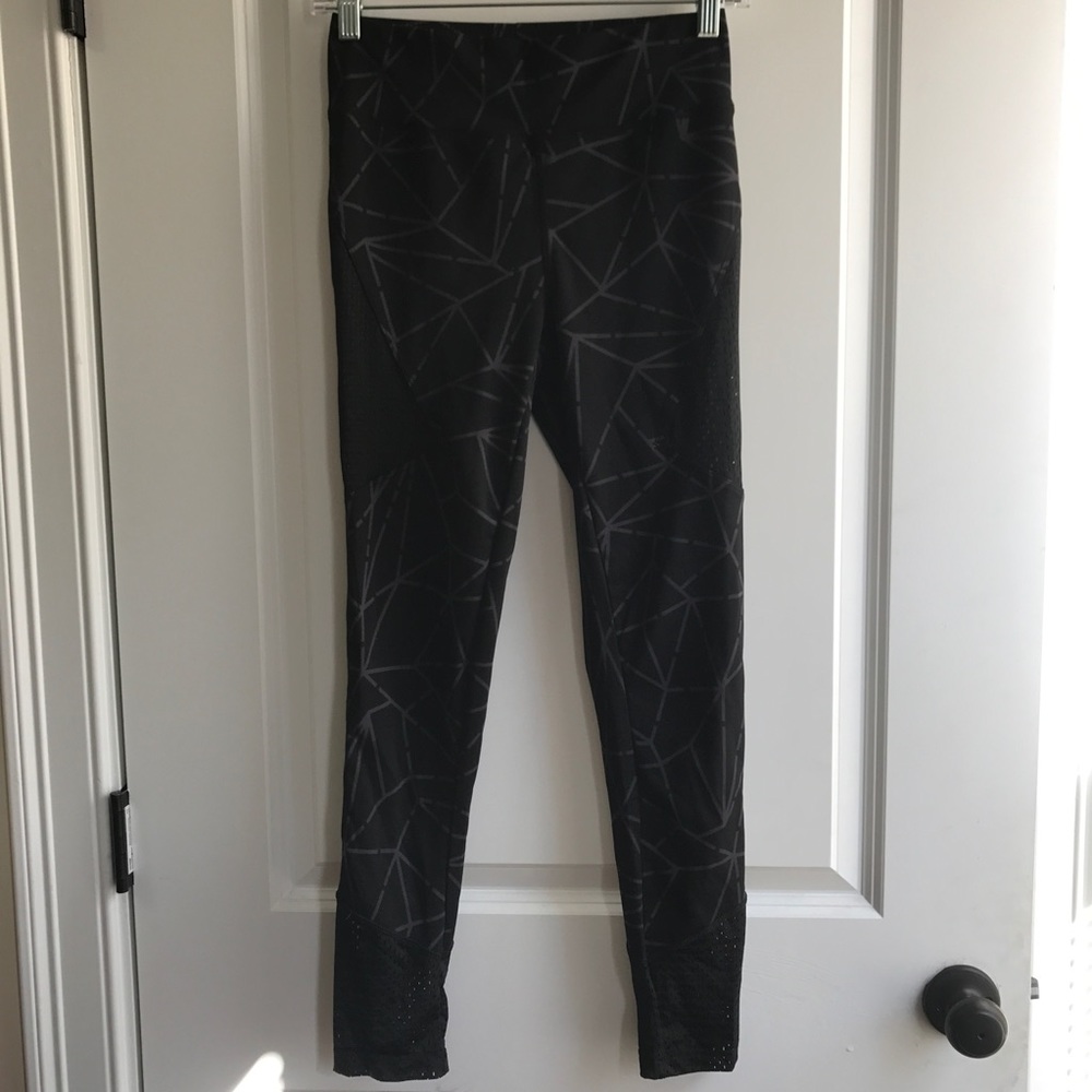 Athletic Legging with Mesh Detail