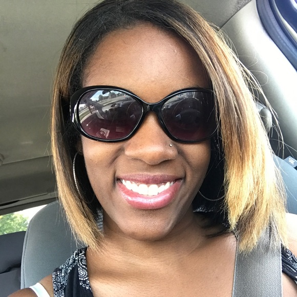 Meet your Posher, Samantha - Picture 2 of 3