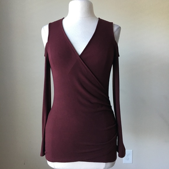 Cold shoulder surplice burgundy lace up top - Picture 4 of 6